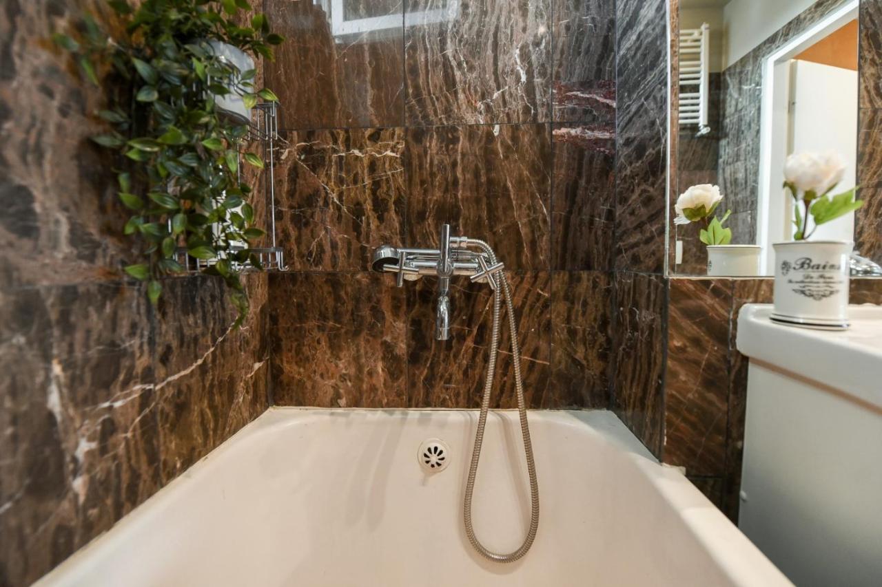 Spectacular Views & Modern Comfort: Your Dream Duplex In Central Apartment Bucharest